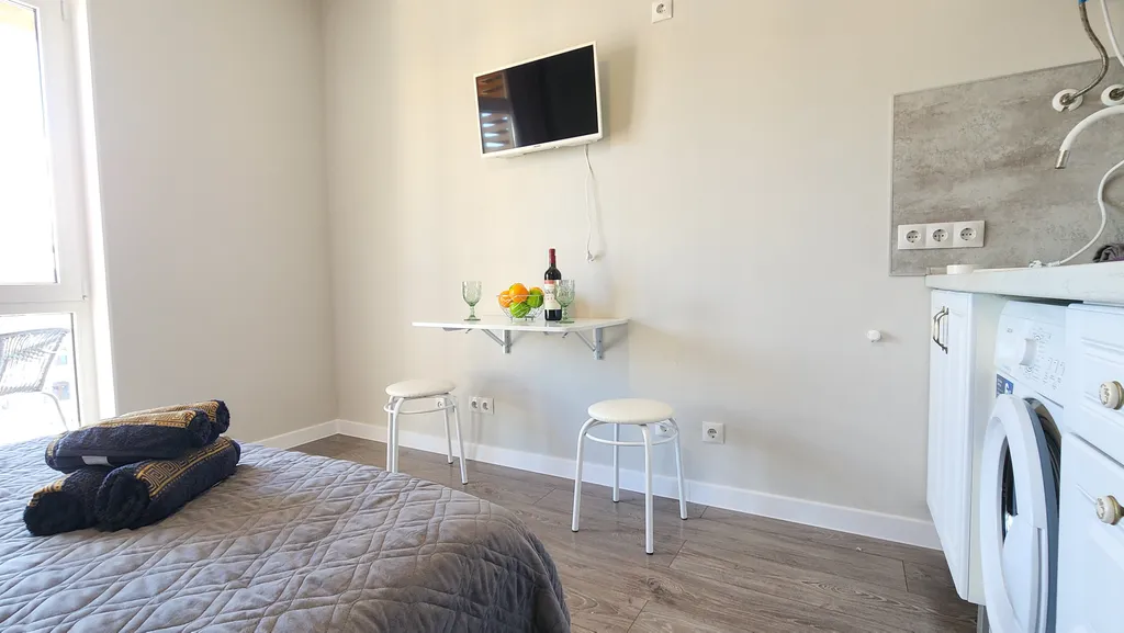 Шикарная студия с видом на бассеин