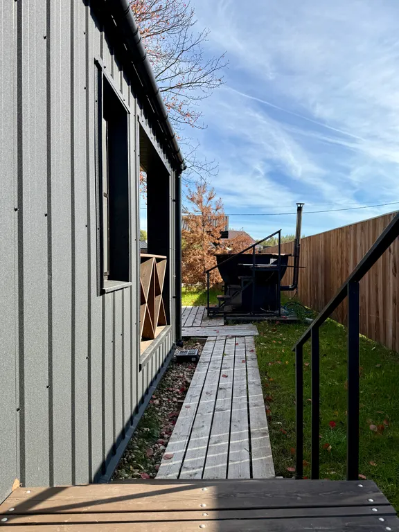 Уютный дом с чаном