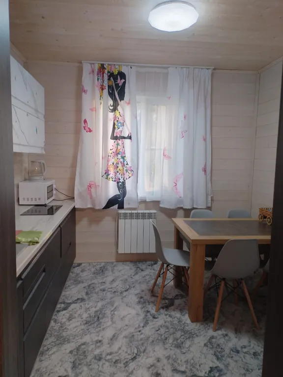 Дом с баней в тихом месте