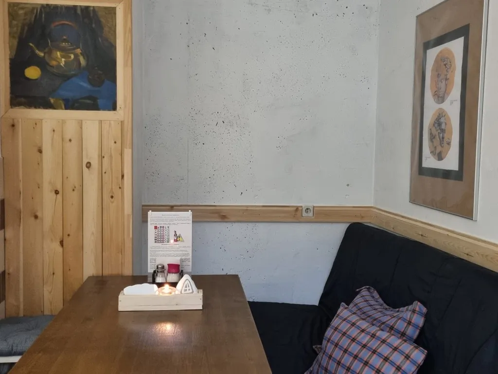 Дом и теннисный корт, сауна, камин недалеко от реки Москвы