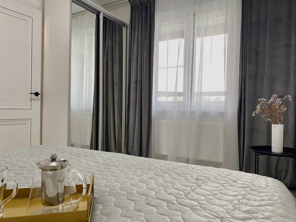 Поделам уютная квартира у арены Трактор