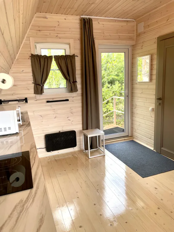 Дом-шалаш для семейной пары