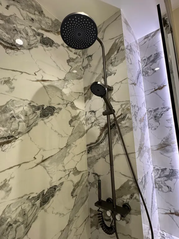 Новые апартаменты в центре с видом на море и город