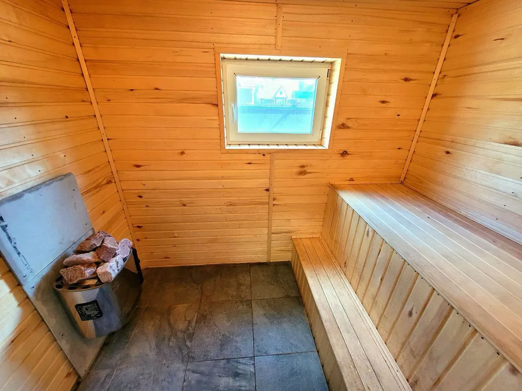 Дом с сауной в 200 метрах от озера, с 5 спальнями, качелями и мангалом