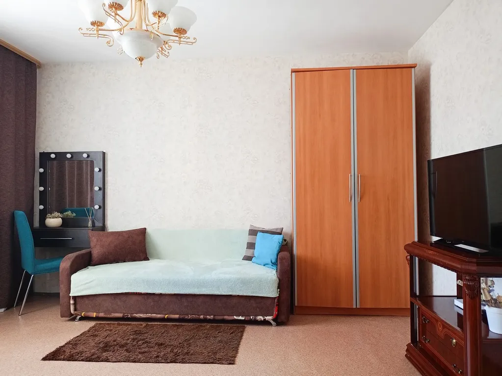 Квартира рядом с БАМиЖТ, Светофор и ЖД больницей