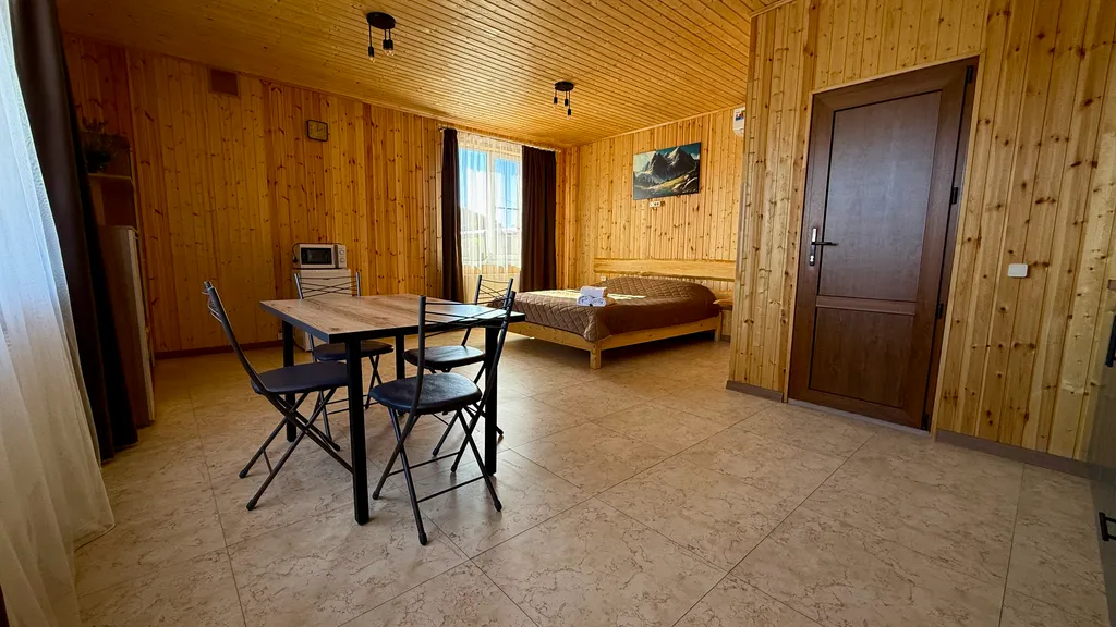 Дом с бассейном и баней