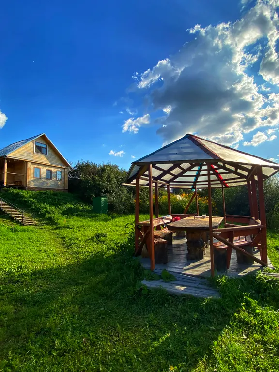 Дом на берегу реки