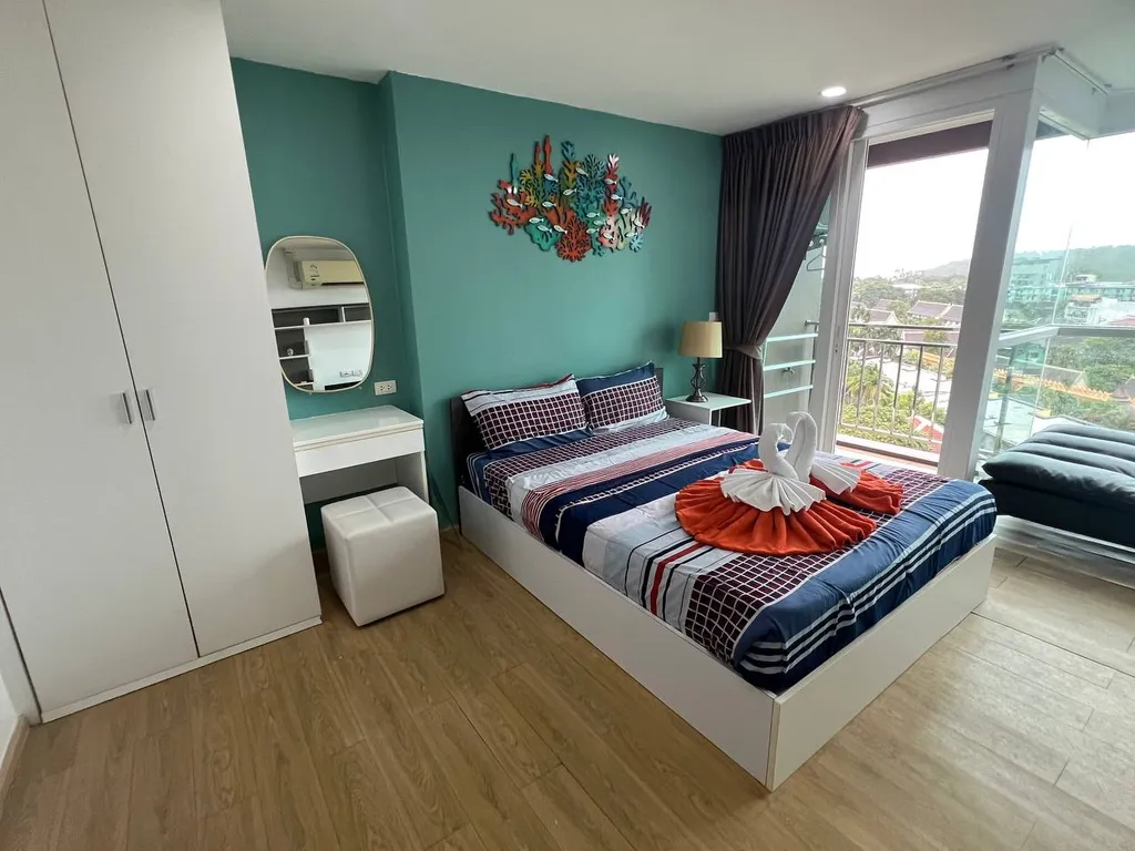 Студия после ремонта с потрясающим видом в центре Каты