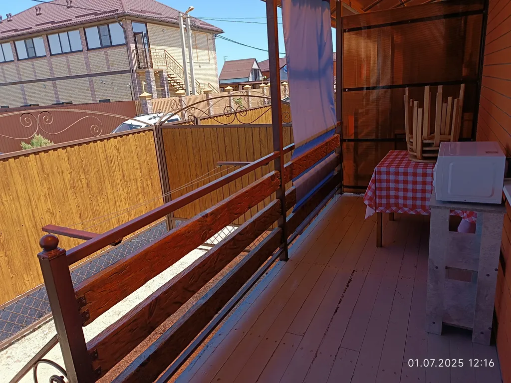 Номер со своим двором и общей кухней