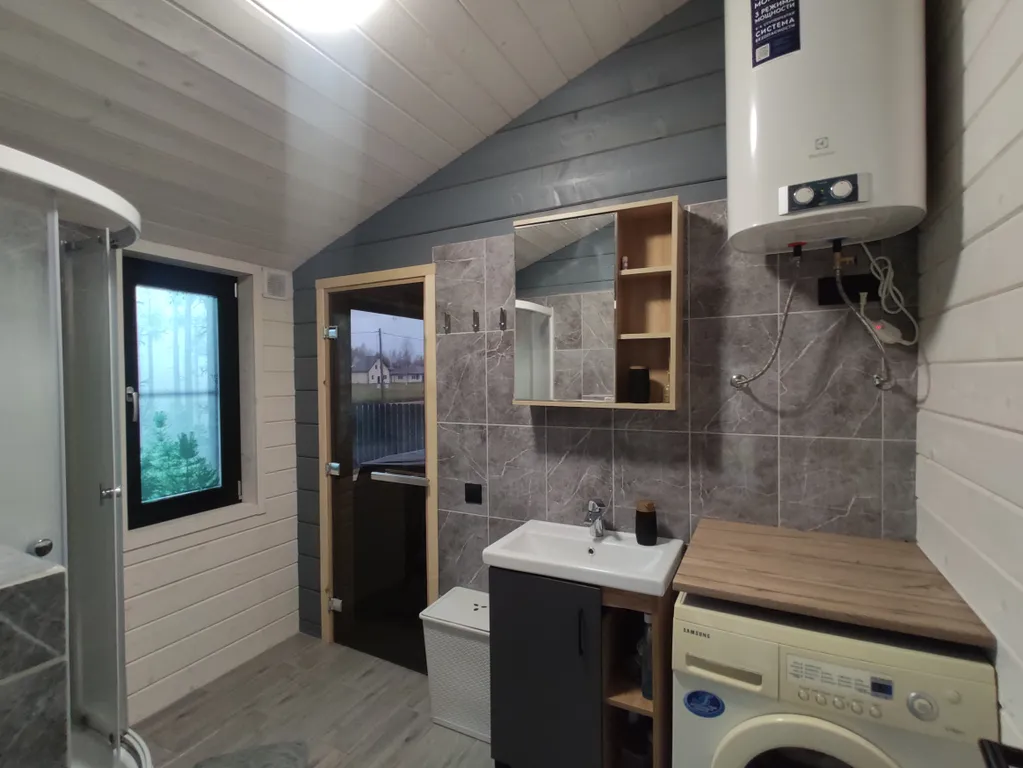 Панорамный коттедж с сауной у леcа