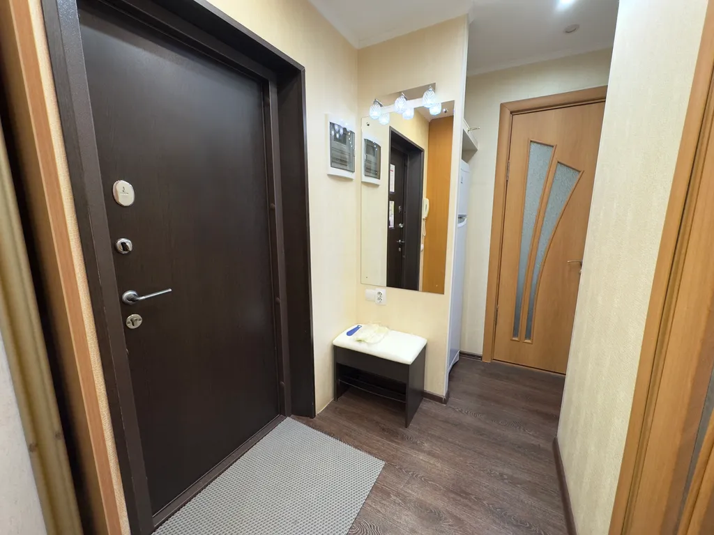 Люксовая двухкомнатная с авторским освещением