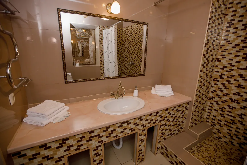 Роскошный номер для пар и семей с детьми, с балконом, кухней и диваном