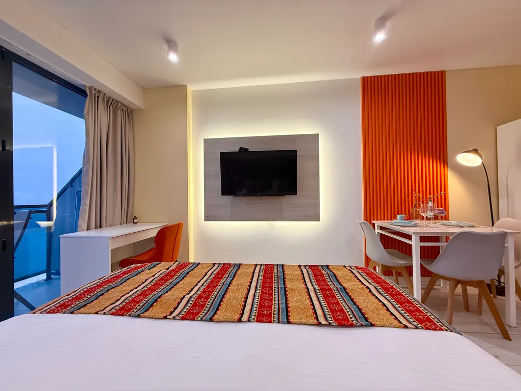 Студия с видом на море и горы