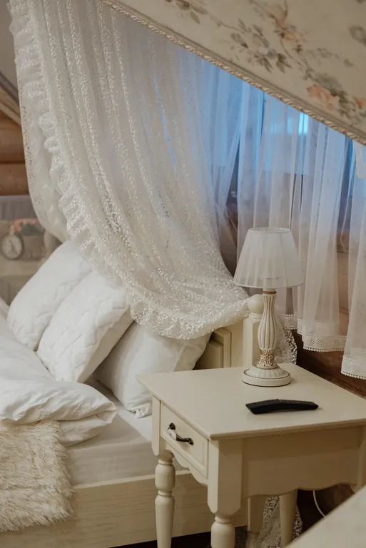 Уютный дом на берегу реки