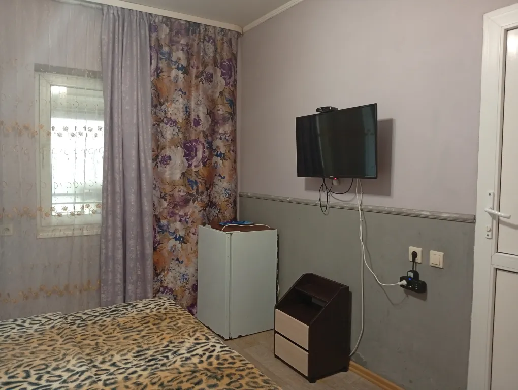 с одной двуспальной или 2 односпальными кроватями и доп спальным мест