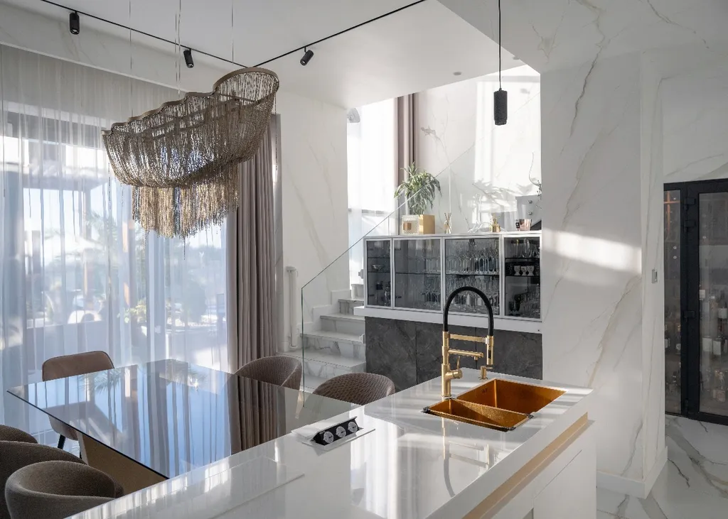 Современная вилла с красивым видом на море