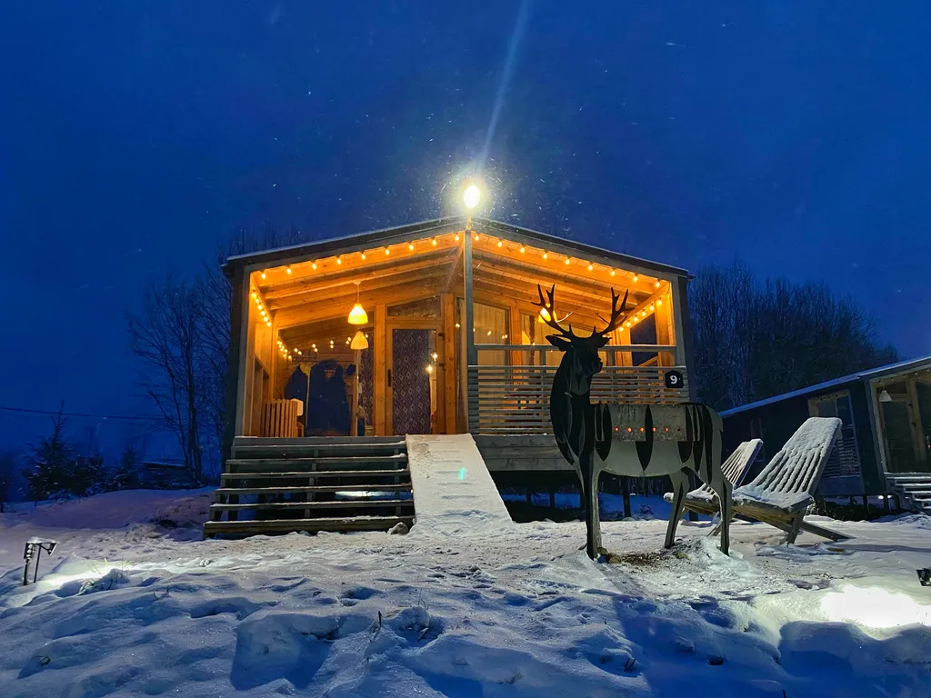 Коттедж с камином и большой террасой