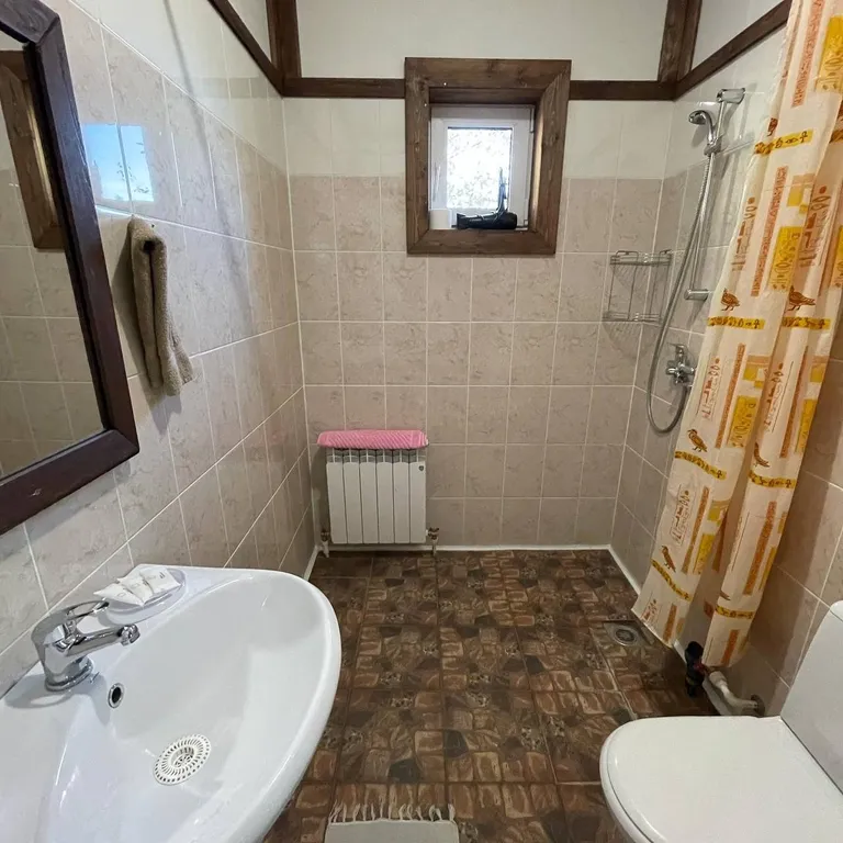 Коттедж с двумя спальнями с беседкой и мангалом