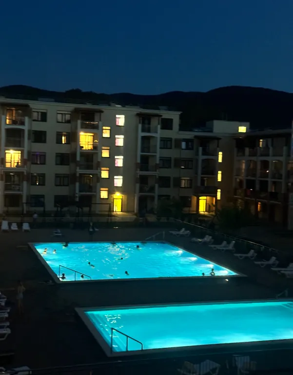 Шикарная квартира с прекрасным видом на бассейны и можжевеловые горы