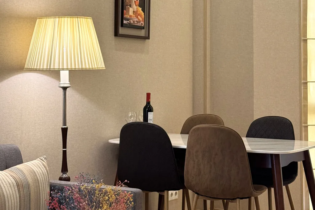 Дом, милый дом в центре города, Район Ваке