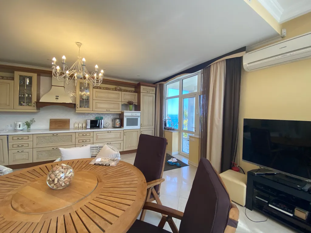 Вилла с панорамной баней и бассейном