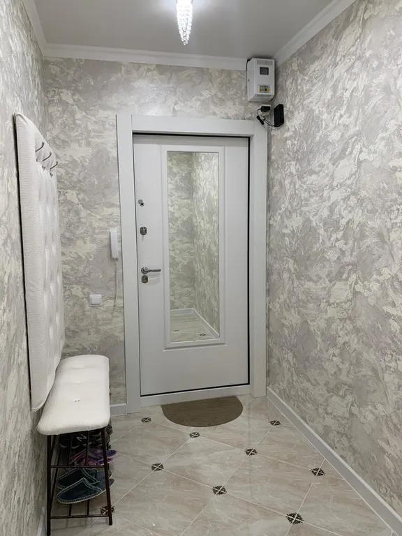 Романтическое свидание в уютной квартире возле набережной