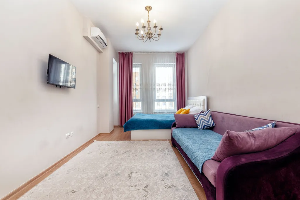 Уютная трехкомнатная квартира с тремя двухспальными кроватями на Экспо