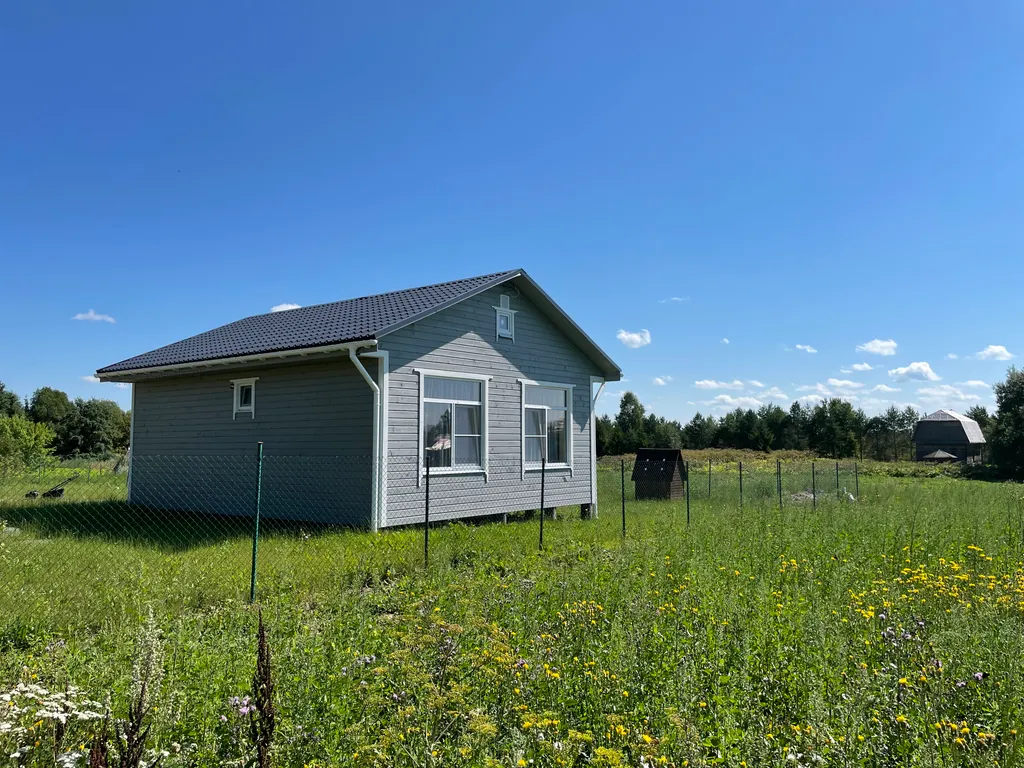 Коттедж Уютный дом с баней и видом на озеро Врево — Луга