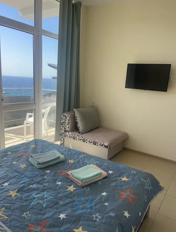 Уютная студия с видом на море, на горы и парк