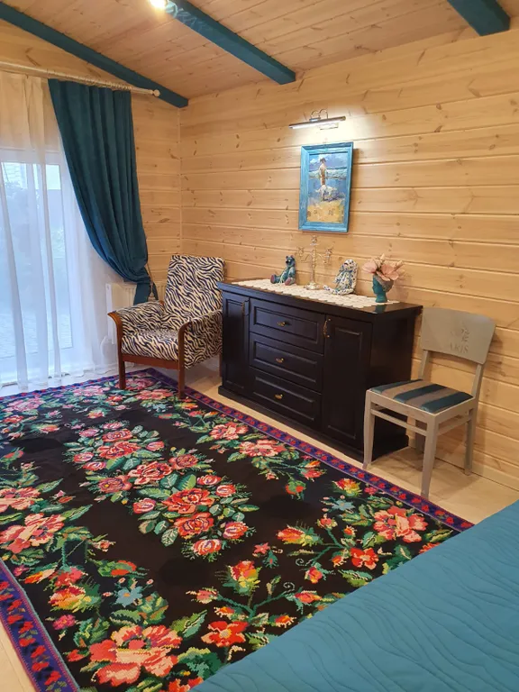 Просторный дом с банькой и видом на храм