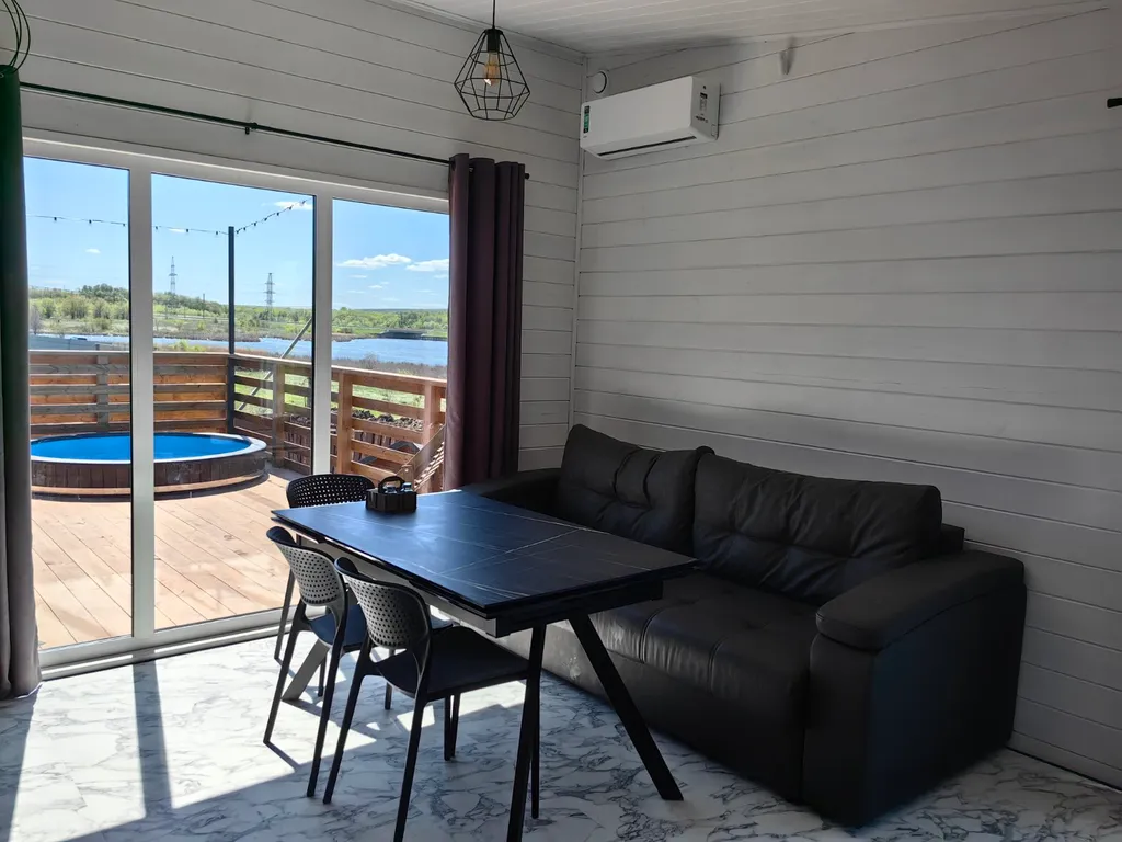 Дом на берегу озера с сауной и купелью