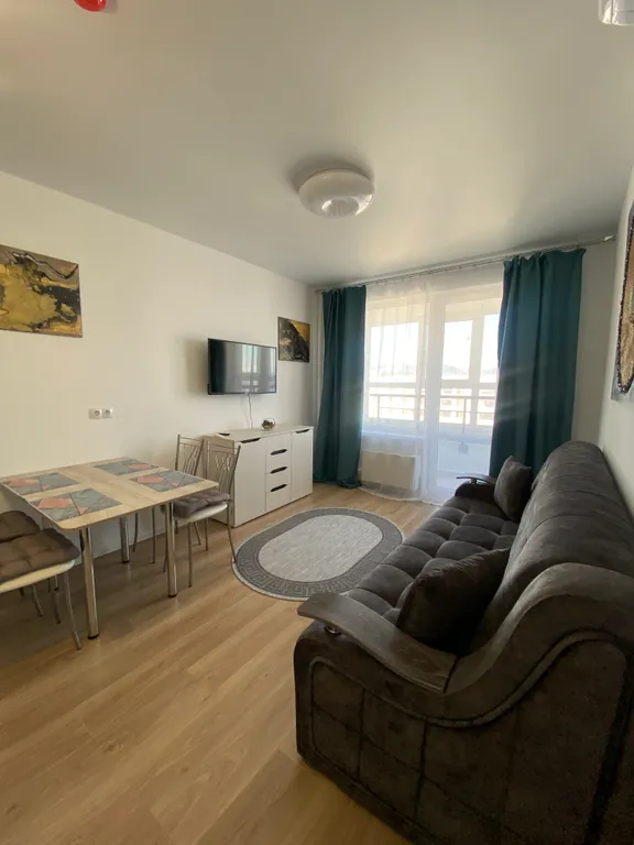 С видом на море, Григорьева