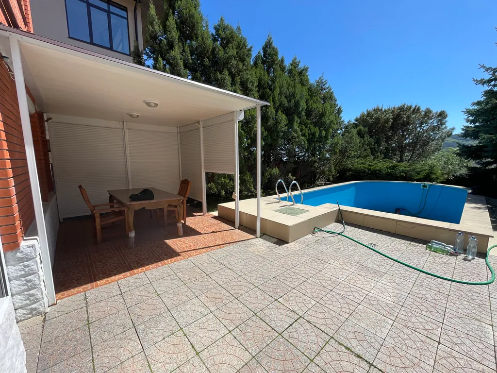 Шикарный коттедж с бассейном