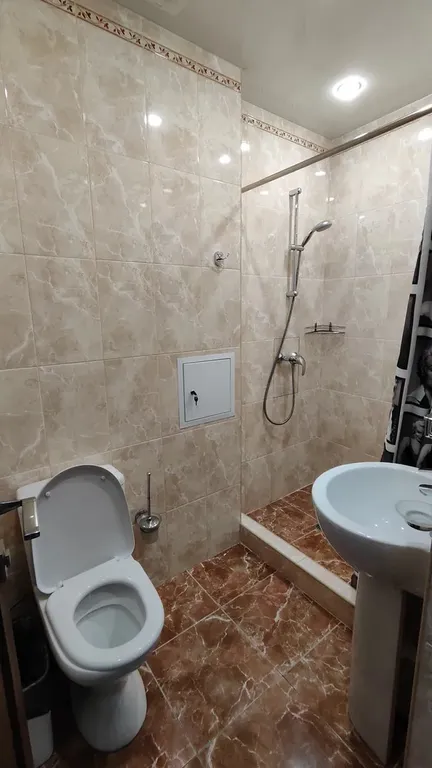 Четырехместный номер с личным балконом и всеми удобствами