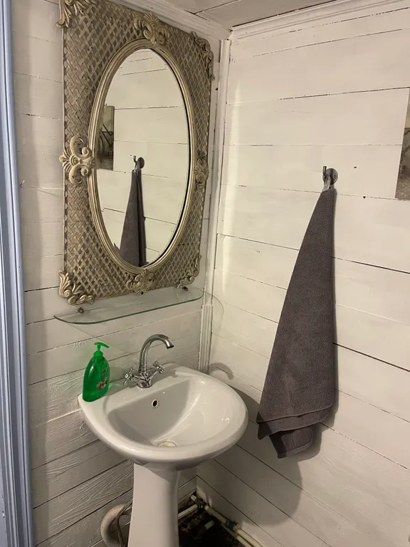 Дом с баней на берегу реки Волга с большой территорией