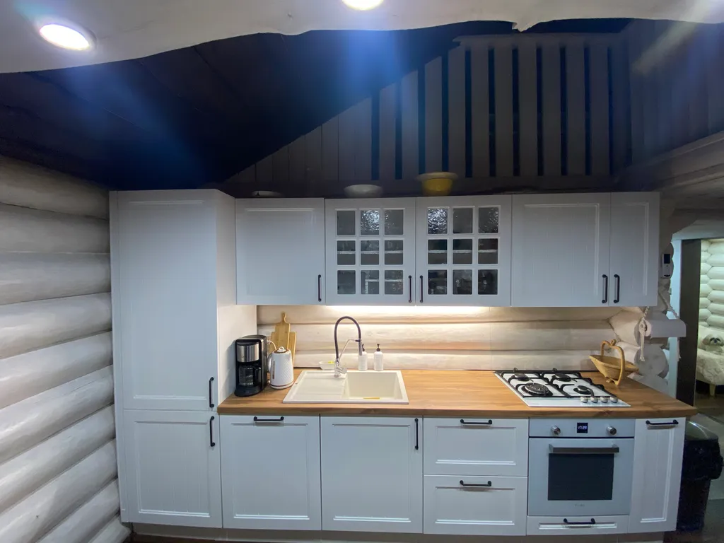 Сказочный дом в лесу