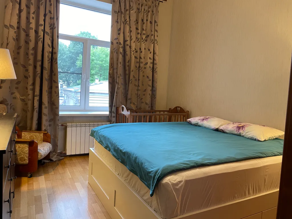 Апартаменты у Казанского Собора и Дома Зингера