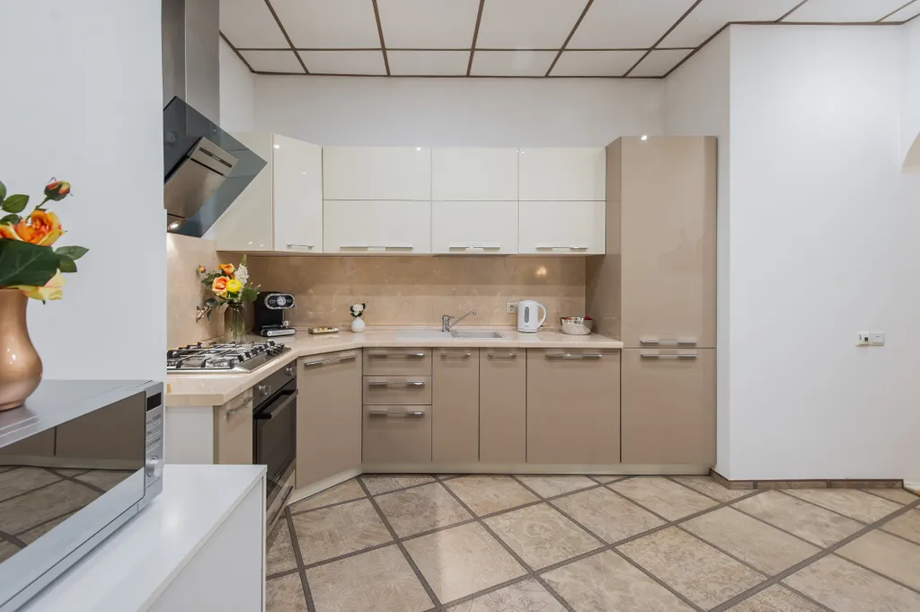 Шикарная пятикомнатная квартира у Кремля