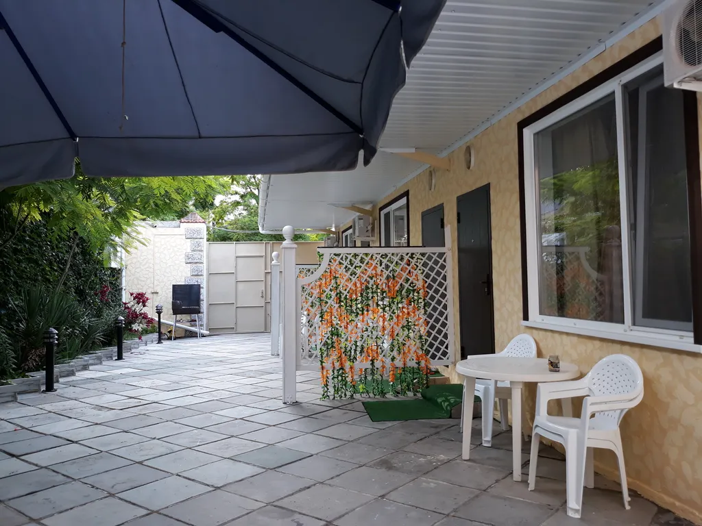 3 одинаковых коттеджа в одном закрытом дворе