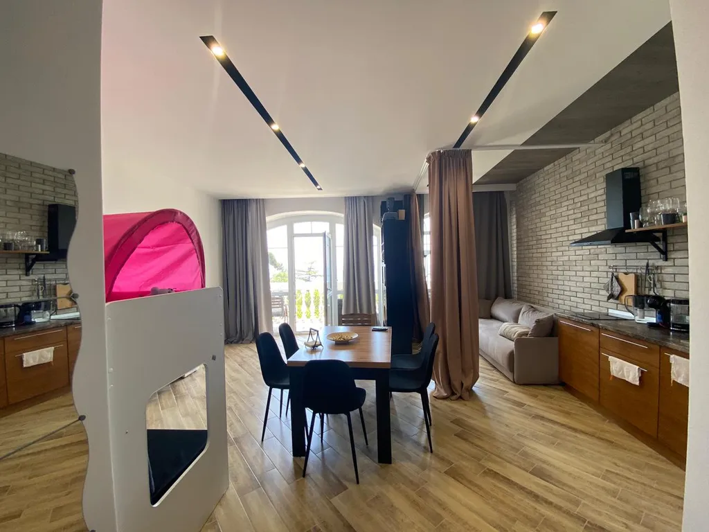 Шикарная современная студия на берегу моря