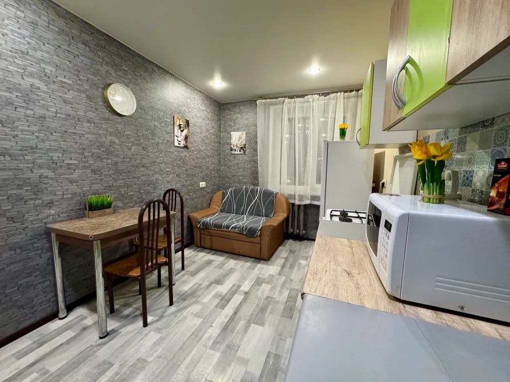 1-км. квартира на 5 спальных мест, рядом река Волга