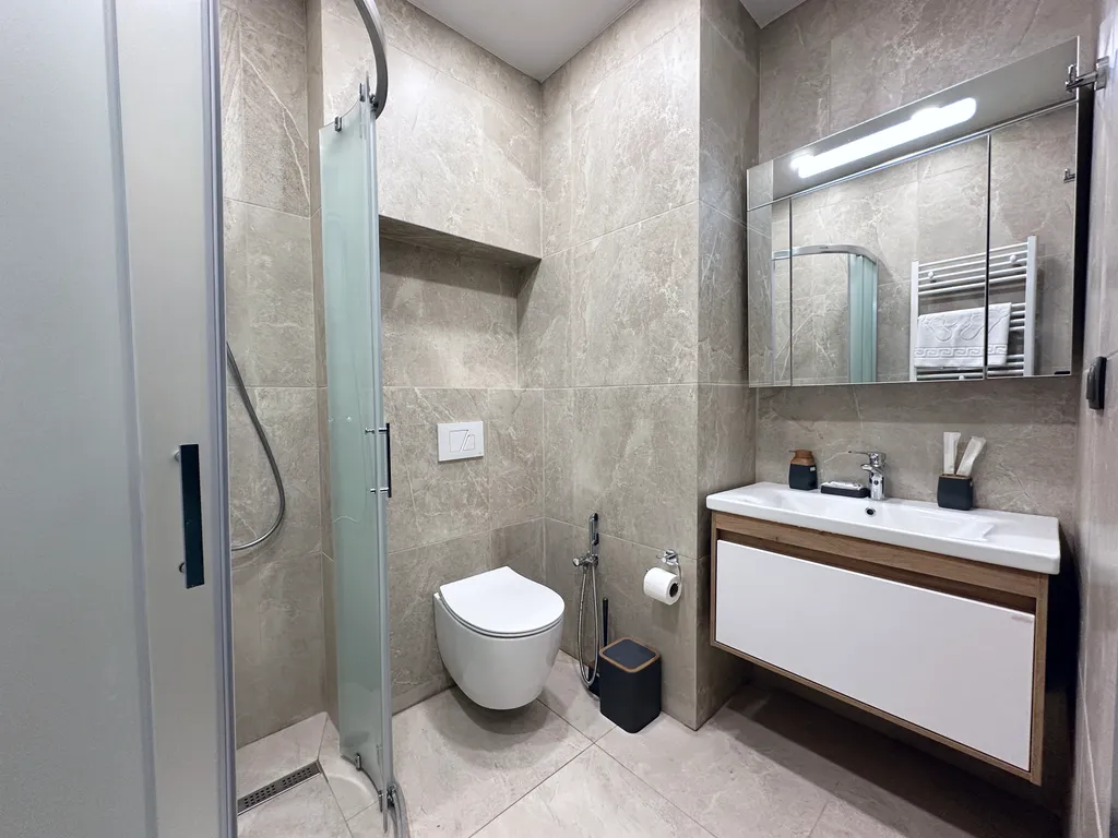 Просторный партамент с отдельной спальней  Шикарный вид на море