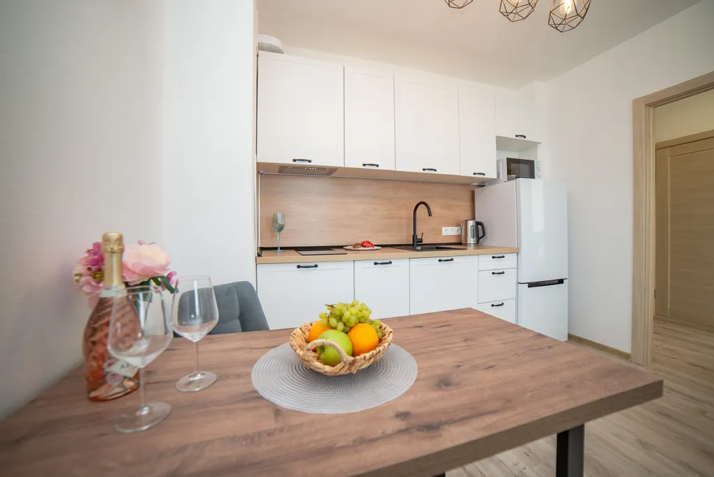 Евро 2К на Академика Ландау 36 для 4 гостей