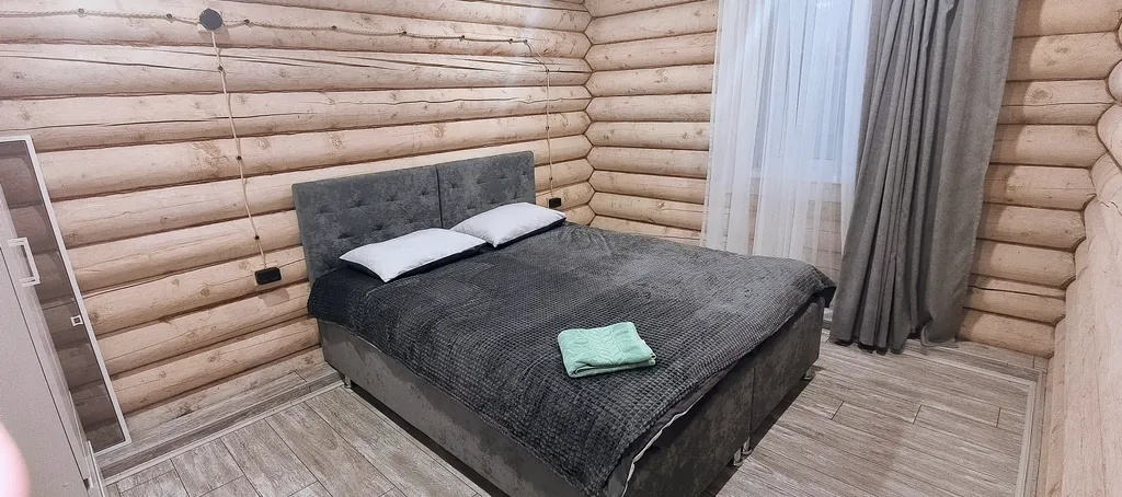 Срубовый дом на берегу Волги