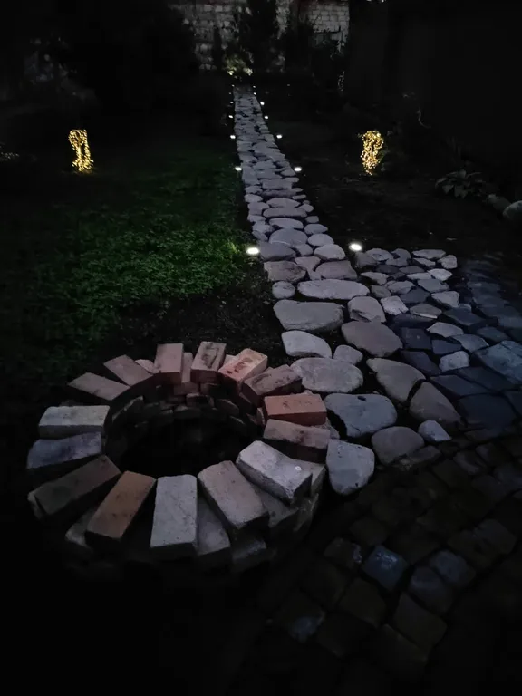 Уютный дом с садом в центре города