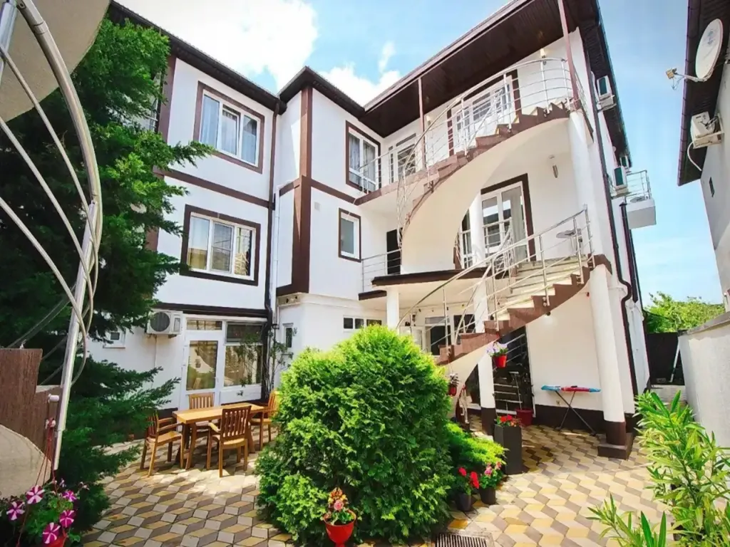 4-комнатная Квартира