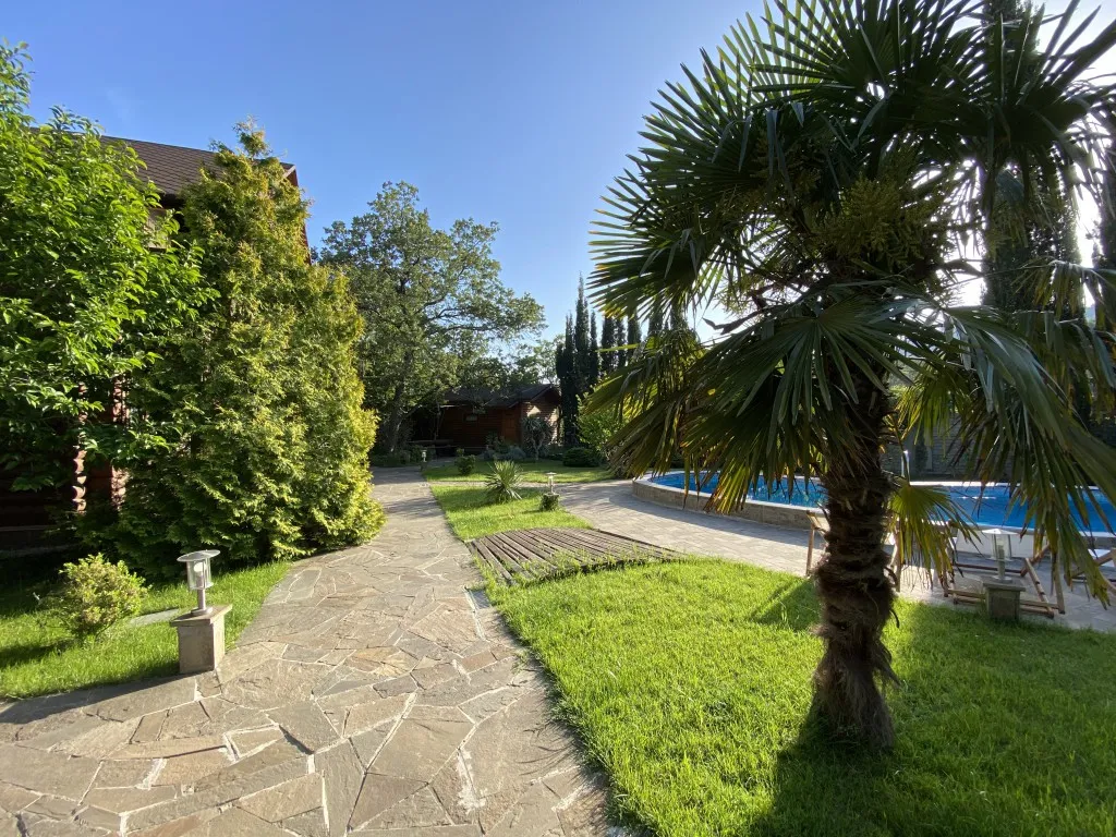 Сруб в Ялте c бассейном и сауной