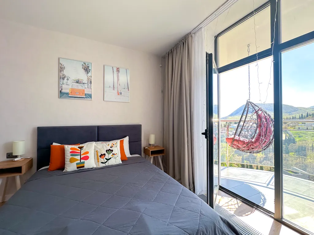 Дизайнерская студия ls-relax time с боковым видом на море с 14 этажа