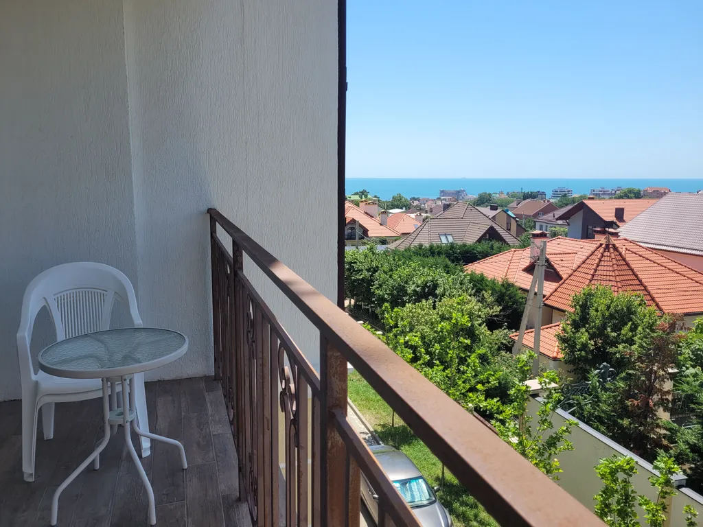 Студия с видом на море и горы