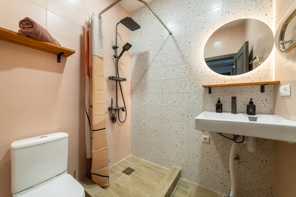 Просторная студия с балконом и видом на горы